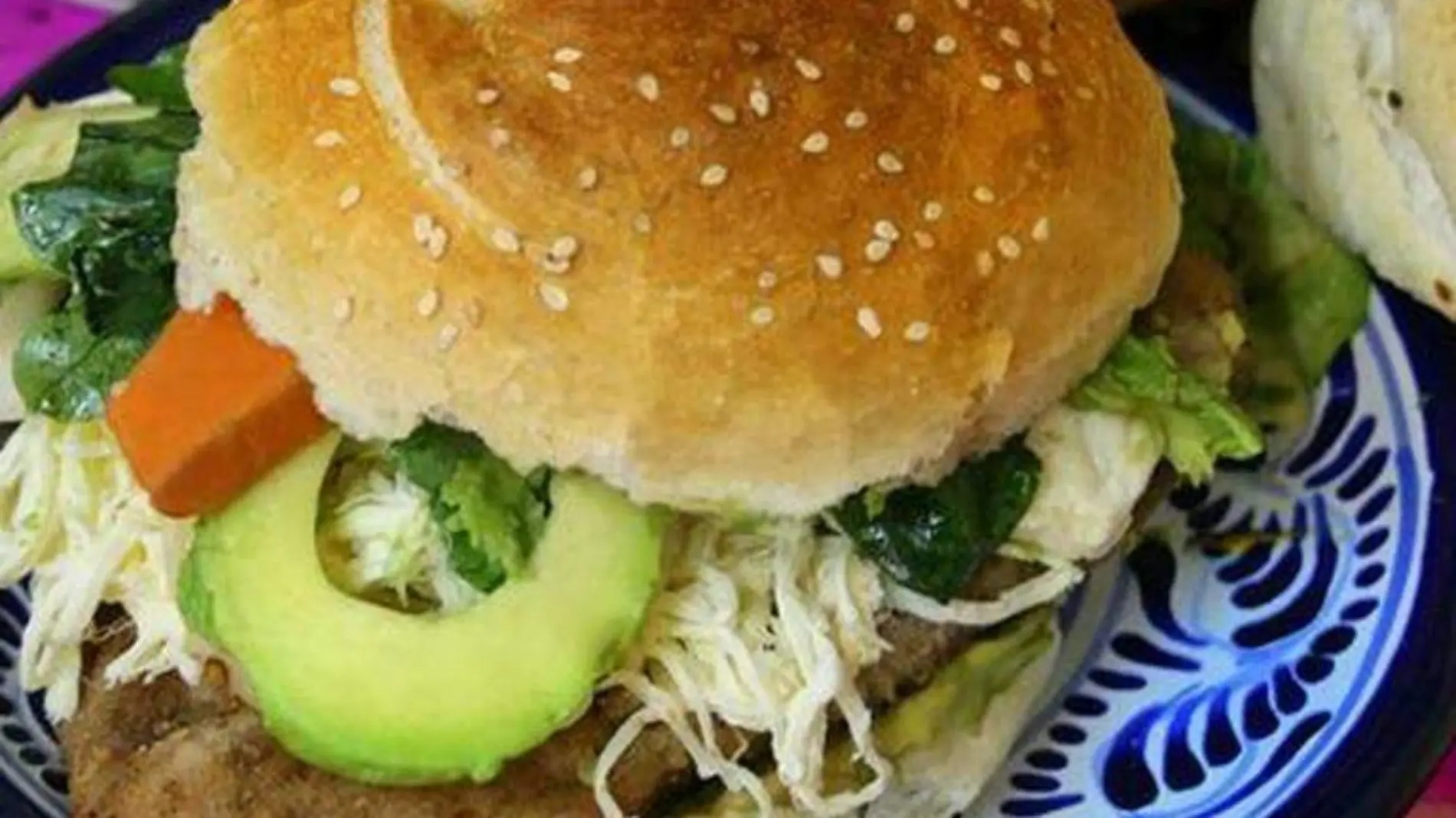 Otra delicia poblana son las cemitas, el antojo ideal para los que gozan de un buen diente